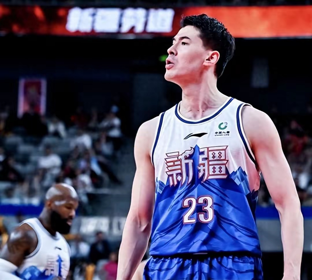 转折点新疆广汇防线松动，CBA季后赛冲刺阶段攻防权衡，媒体盛赞，赛程密集仍需轮换的简单介绍