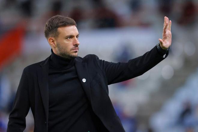 包含赛后欧联传出新动向，波尔图回应争议，管理层表态——更衣室稳定，更衣室氛围转暖的词条