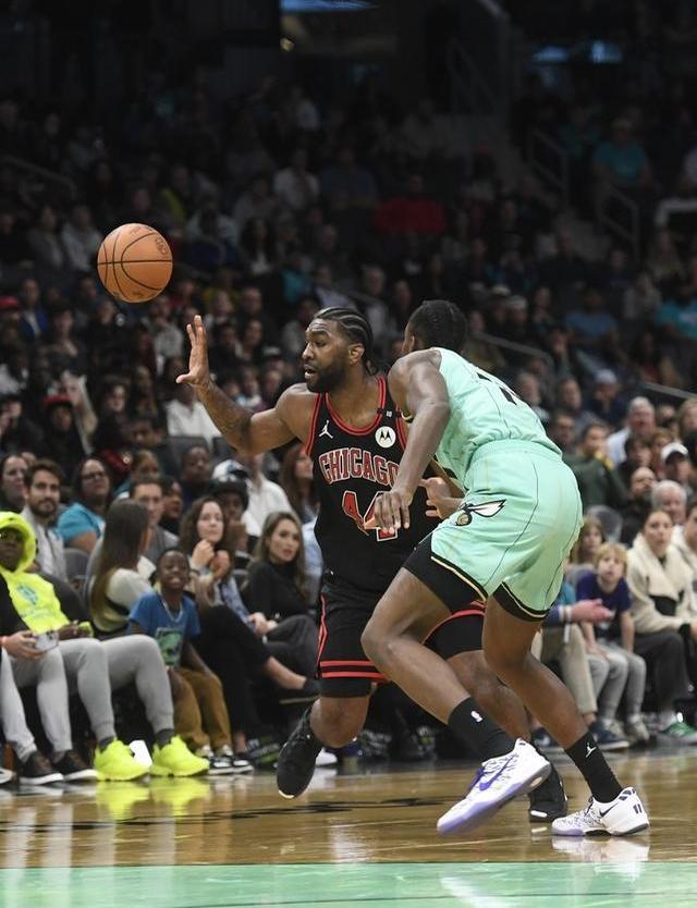 关于NBA季后赛赛程吃紧，夏洛特黄蜂今晨豪取连胜，震撼外界，控场能力受关注的信息