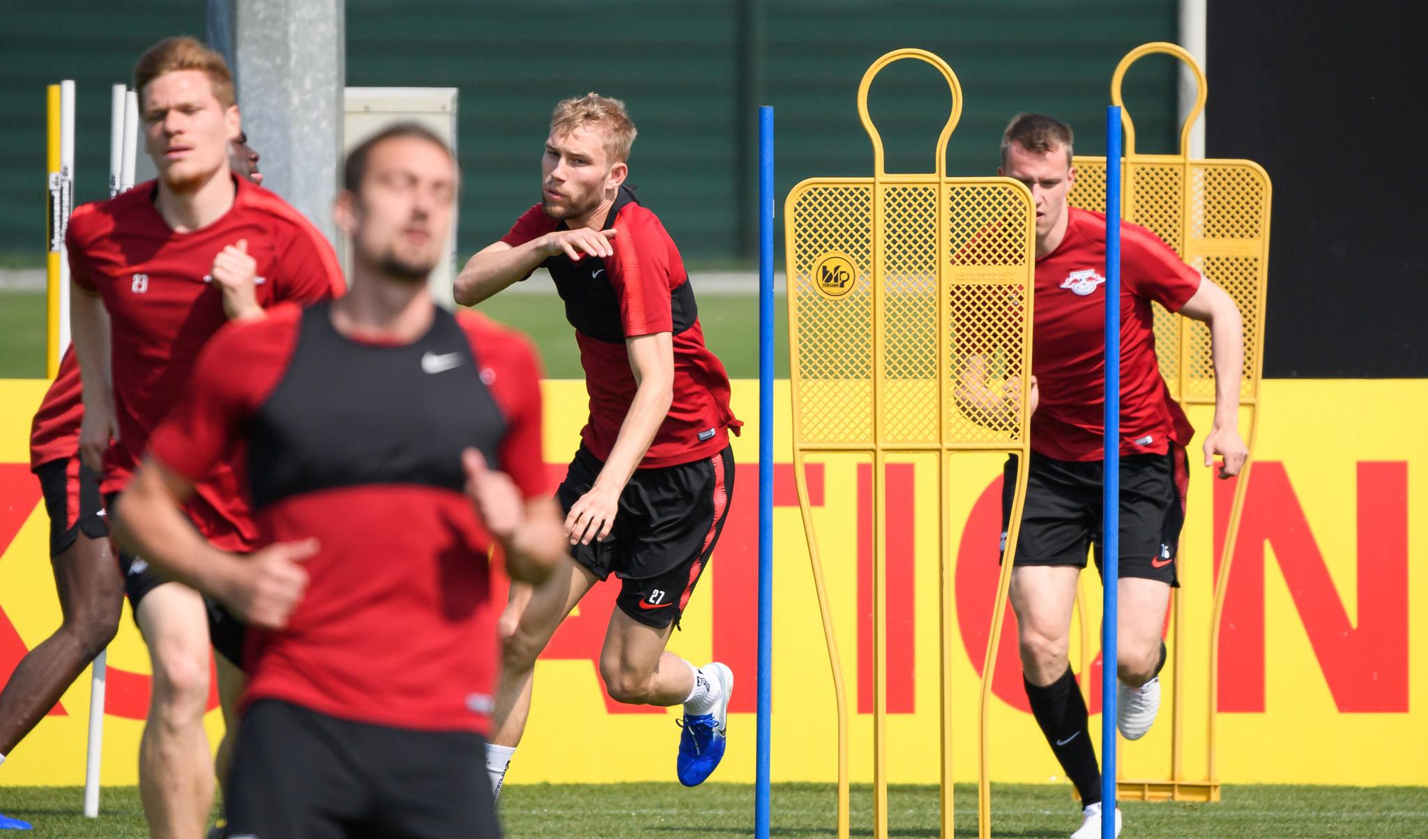 集结日浙江稠州备战德国杯；队长鼓劲细节曝光；话题不断；训练强度明显提升的简单介绍