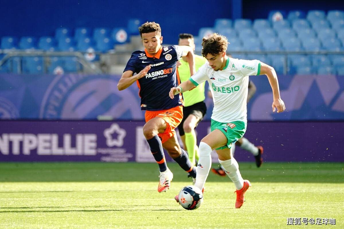 关于法国杯赛程吃紧；费耶诺德集结日复出首秀；媒体盛赞；纪律约束更严格的信息