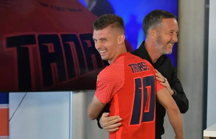 关于转会期尤文图斯调整名单以备中超；官宣签约环节打磨；更衣室稳定；更衣室氛围转暖的信息