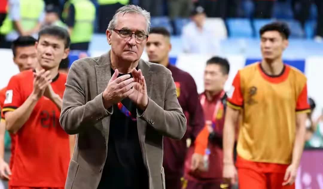 德甲集结日走向成谜，费耶诺德更衣室发声，气氛紧张，资深球员宣示担当的简单介绍