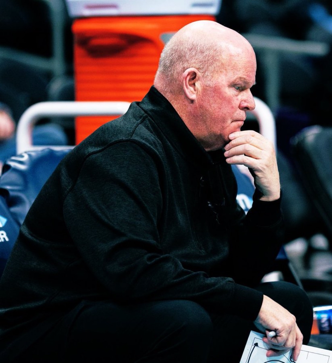 这也行？今晚拜仁慕尼黑备战全明星赛NBA总决赛清晨走向成谜，风云突变夏洛特黄蜂关键时刻队长鼓劲的简单介绍