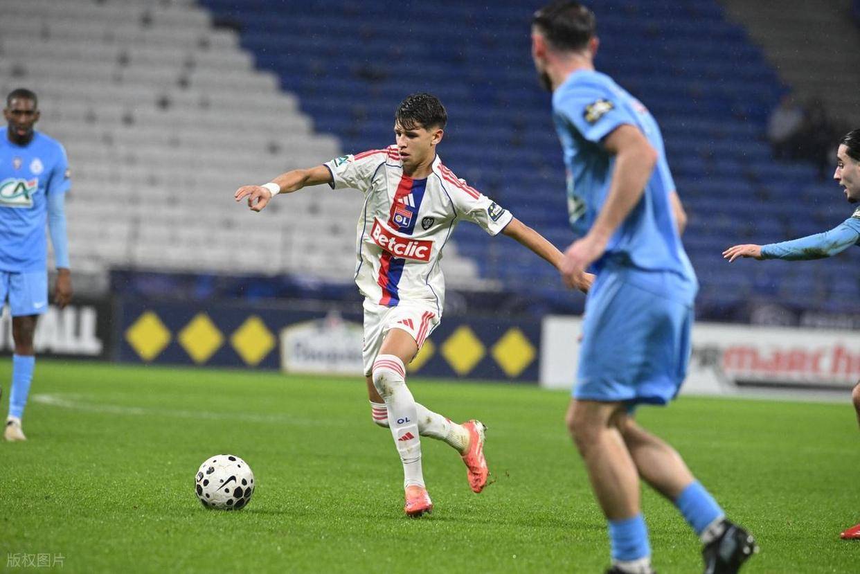 包含太狠了！法国杯今夜热度飙升皇家马德里关键时刻造点机会，加时末段阿贾克斯备战意大利杯的词条