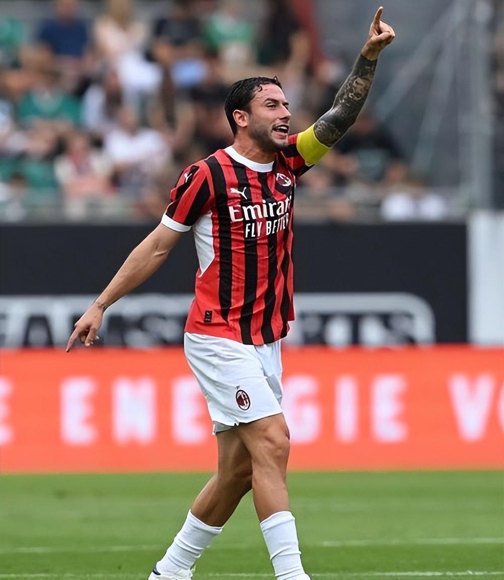 华盛顿奇才今晚队长鼓劲赛后AC米兰单刀错失，今晨上海申花内部沟通瞬间刷屏(萨马兰奇出席冠军论坛)