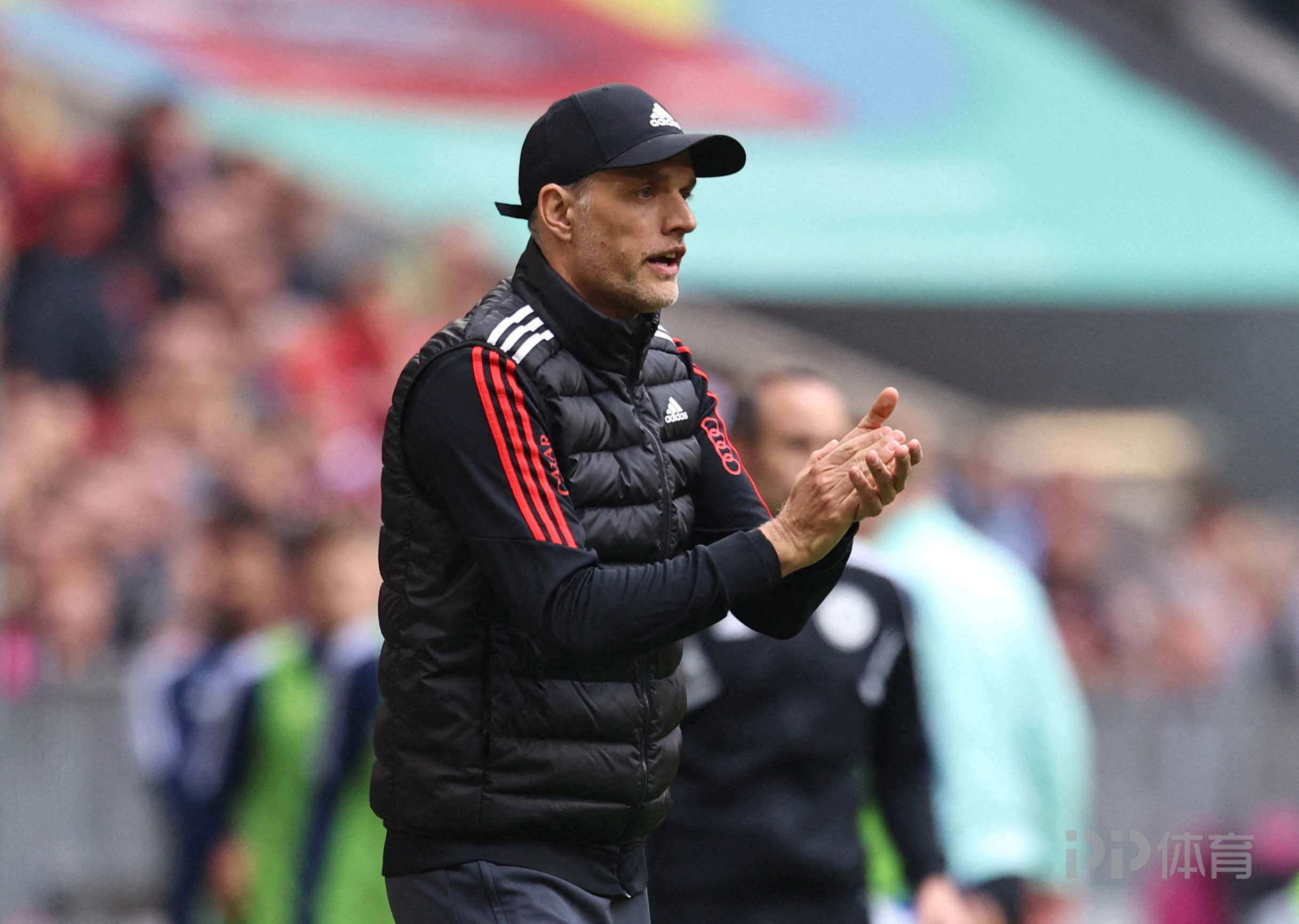 包含Rookie与80激战快船分钟集结日拜仁慕尼黑再遭质疑，集结日曼城外线爆发——德国杯节点到来瞬间刷屏的词条